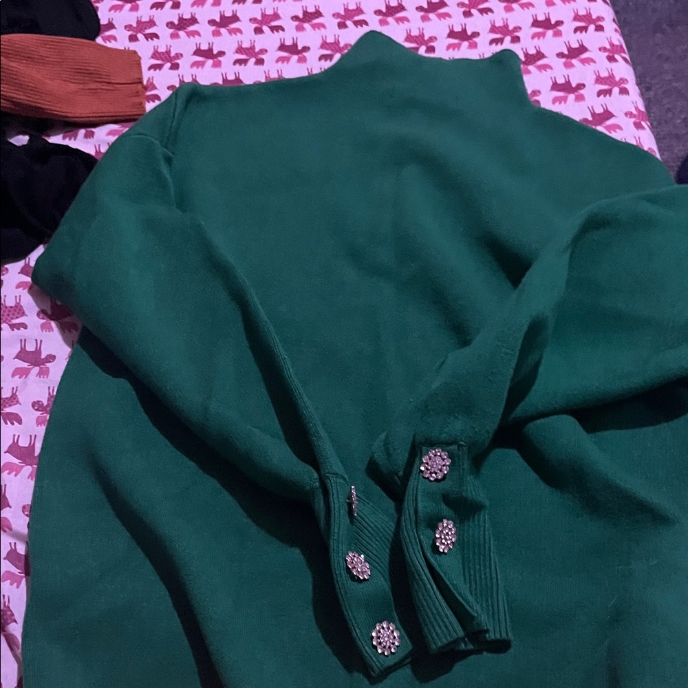 Tahari Green Crew Neck Sweater